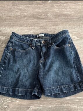 Vintage Lee Denim Shorts - Dark Blue, Size 6 Medium.